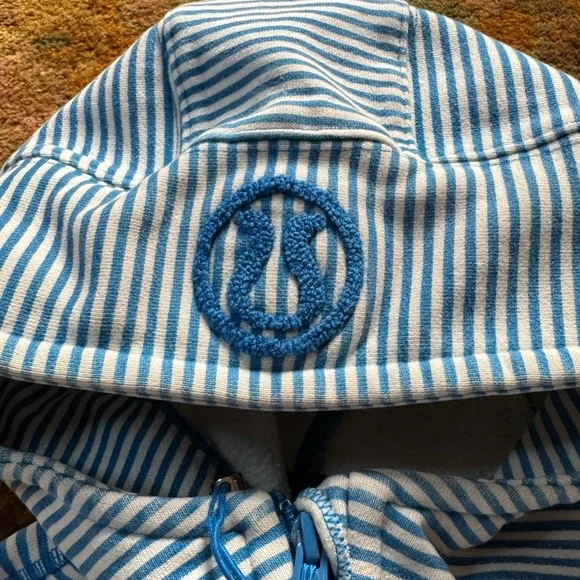 Lululemon Athletica Blue and White Bomber Jacket with Sporty Ribbed Design - Picture 4 of 5